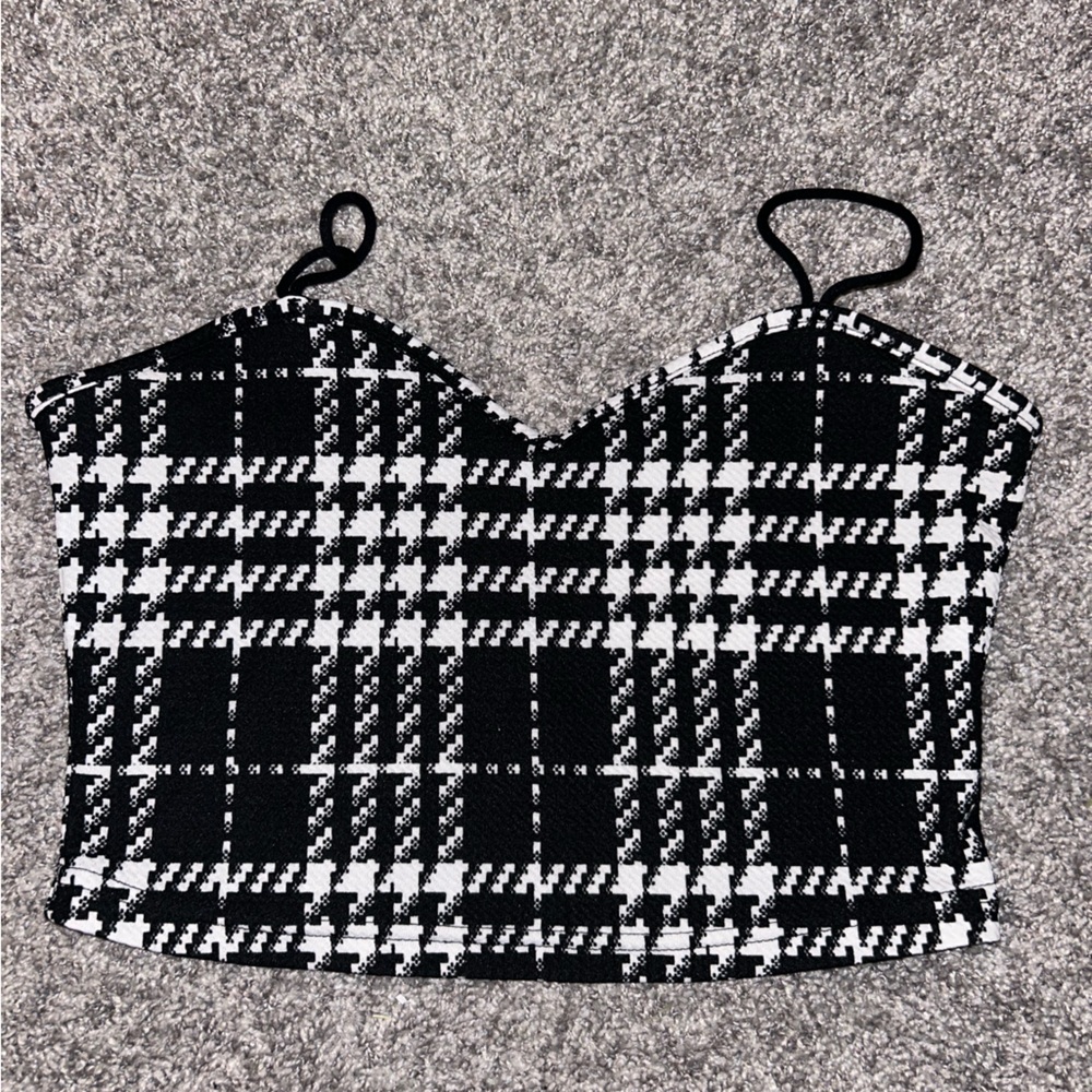 Black and white crop top